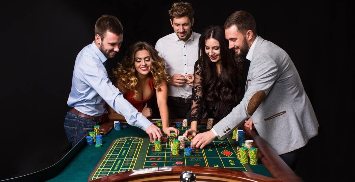 Classic Slots - ရိုးရာ 3-reel fruit machine များနှင့် retro style slot game များ